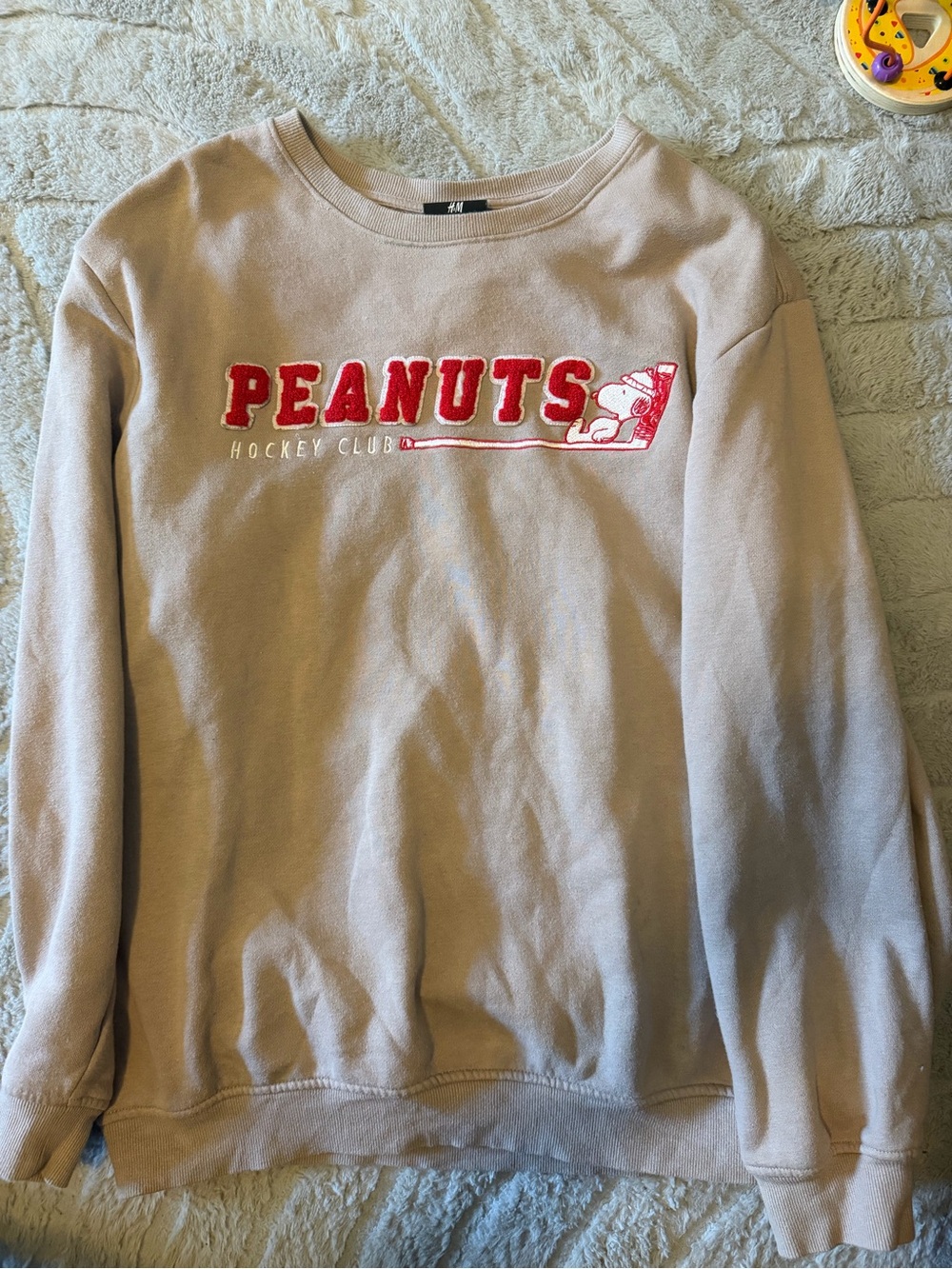 H&M Beige Crewneck Sweatshirt with Red Peanuts Graphic